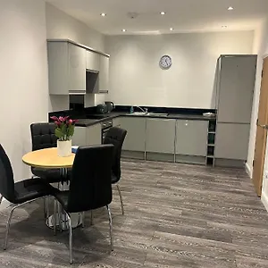  Apartment Contemporary Great Location With Private Car Park